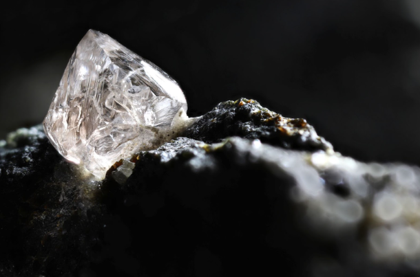 How to Identify a Raw Diamond