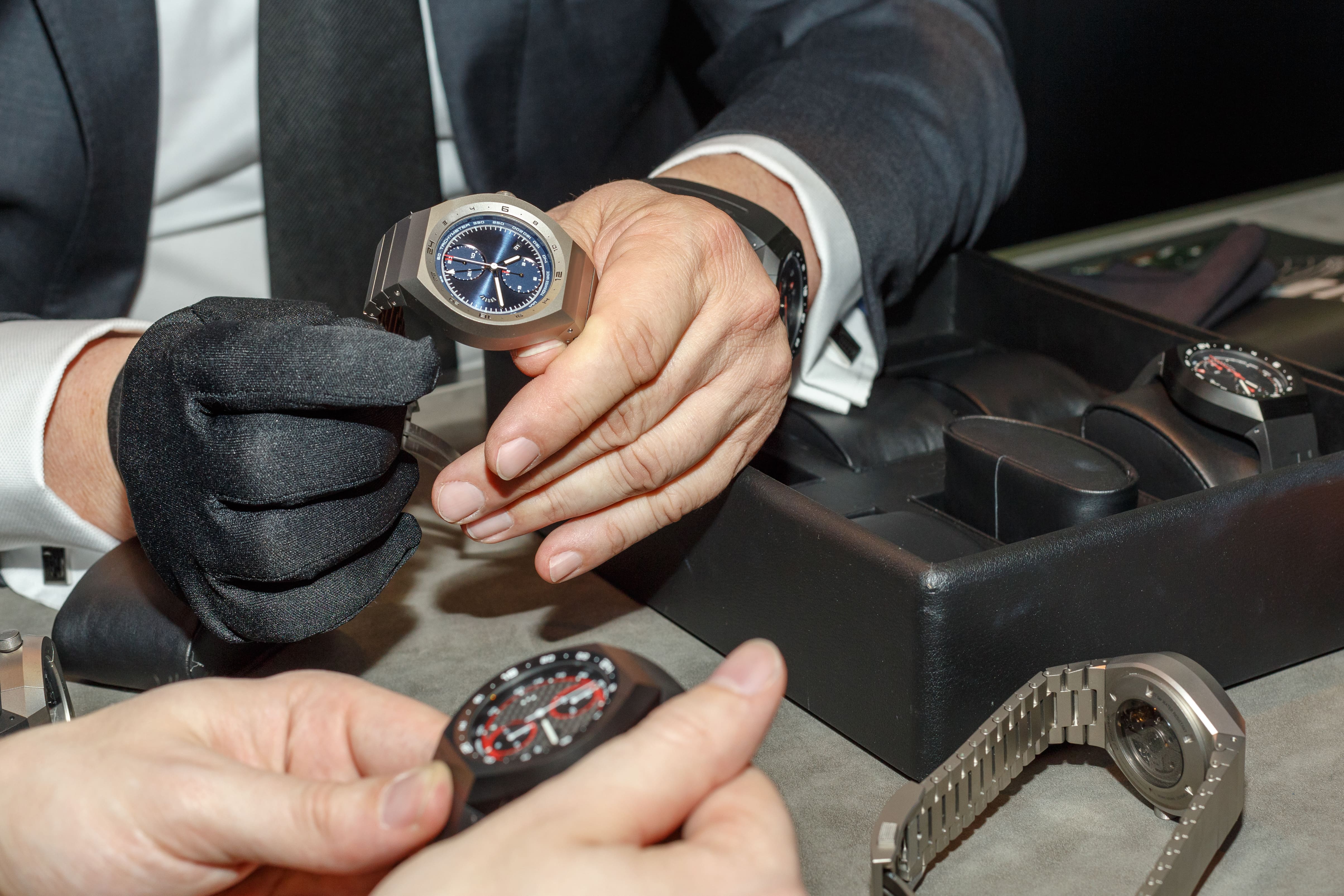Sell wrist watch online outlet