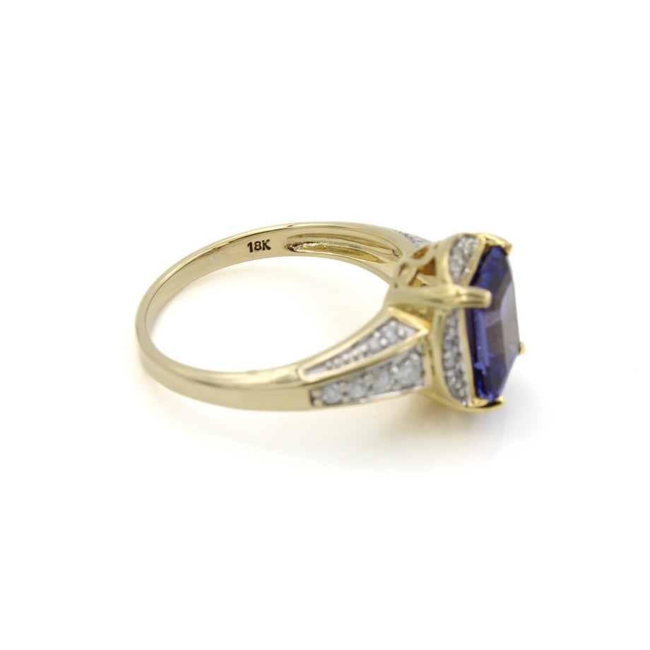 18K Yellow Gold Emerald Cut Tanzanite Round Diamond Size